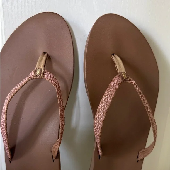 Reef Women's Brown Sandal with Rose-Brown Woven Straps (sz 9) - Picture 2 of 4